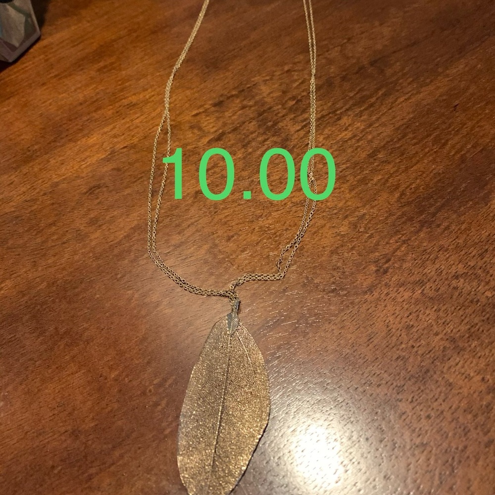 Three  statement and long necklaces so cute!!!